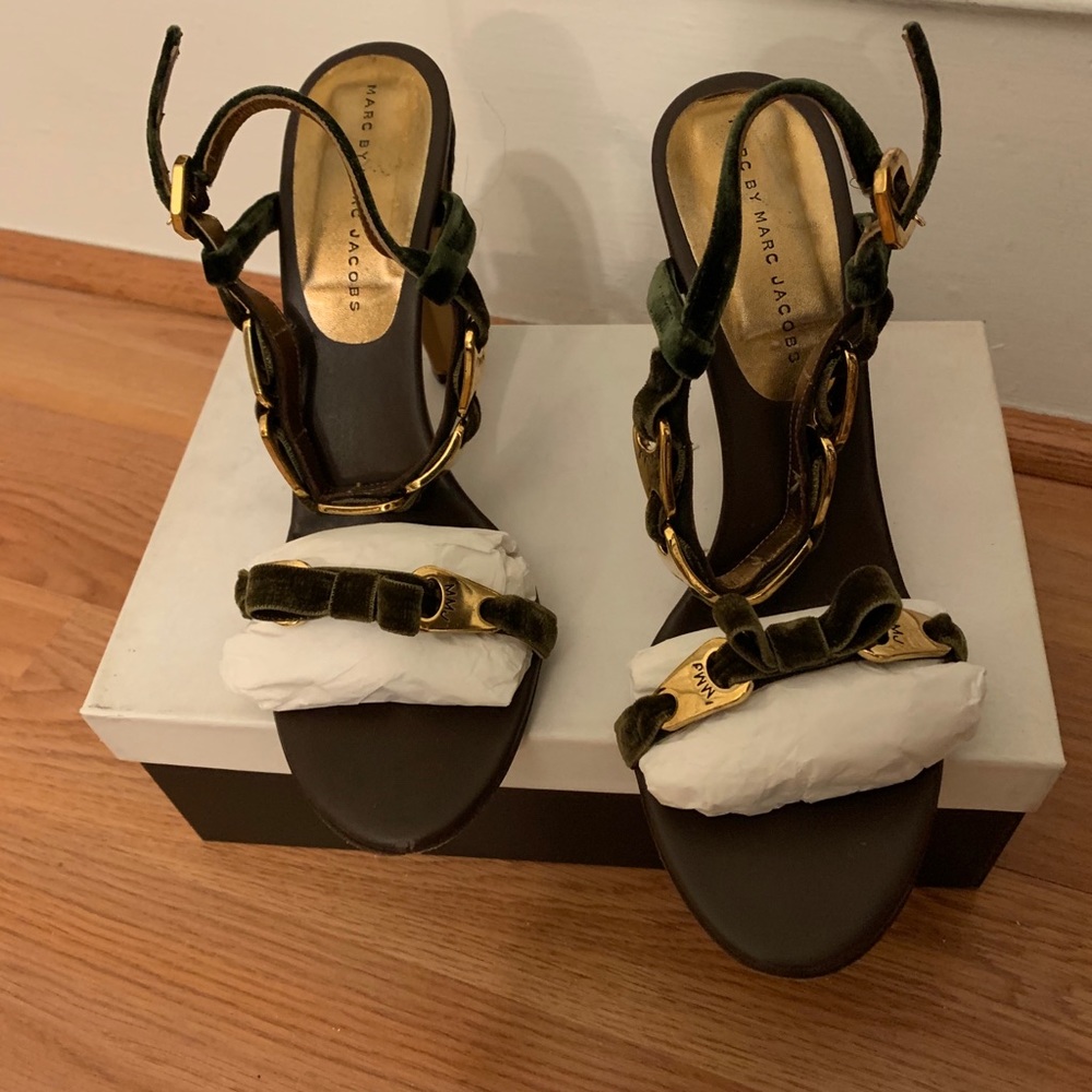 Marc Jacobs sandals.